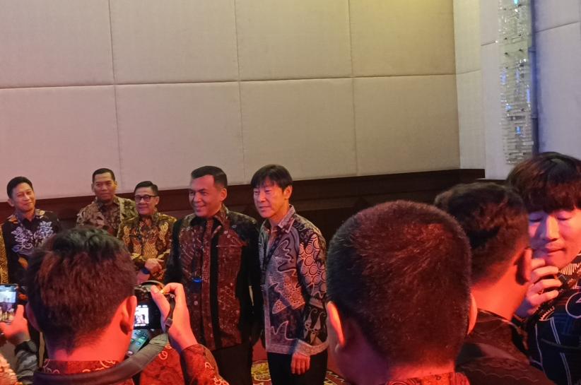 Dihadiri Jokowi, Shin Tae-yong Terima Golden Visa RI